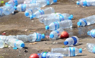 La ville américaine de Concord (Massachusetts, nord-est) est devenue le 1er janvier la première à interdire la vente de petites bouteilles d'eau en plastique, par souci de l'environnement.