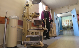 Le conservatoire du patrimoine hospitalier de Rennes ressemble à un cabinet des curiosités où s'entassent plus de 6.000 objets.