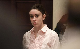 Casey Anthony, accusée du meurtre de sa fille de 2 ans, Caley, le jour de son acquittement au tribunal d'Orlando en Floride, le 5 juillet 2011.