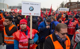 En Allemagne, le syndicat IG Metall réclamait une hausse de salaire de 6%. Il a finalement obtenu 4,3%.