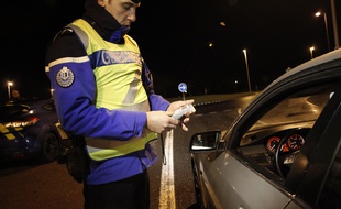 Les gendarmes étaient postés sur la route pour contrôler les festivaliers qui rentraient chez eux.
