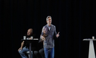 L'hologramme de Mélenchon en meeting à Paris