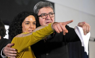 Manon Aubry et jean-Luc Mélenchon en meeting à Nîmes, le 5 avril 2019.