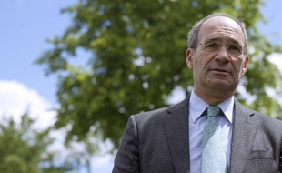 Eric Woerth, ancien ministre UMP du Budget, a affirmé sur i>Télé que les conférences sociales, comme celle ouverte jeudi par François Hollande, étaient "des grand-messes qui n'amènent souvent pas grand-chose", même s'il n'est "jamais inutile" de parler entre gouvernement et syndicats.