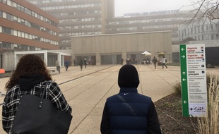 Il est 9h30, l'hôpital Hautepierre, à Strasbourg, est encore sous la brume.