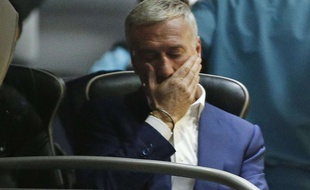 Didier Deschamps dans le bus de l'équipe de France pour le match face à l'Angleterre, le 17 novembre 2015.