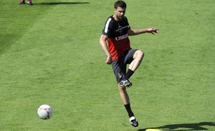 Les milieux Thiago Motta et Mathieu Bodmer sont absents du groupe du Paris SG choisi pour aller affronter le FC Porto mercredi en Ligue des champions, selon un communiqué du club de la capitale diffusé lundi.