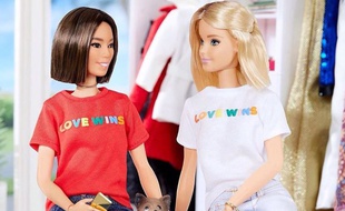 Mattel a présenté une Barbie vêtue d'un t-shirt « Love wins », créé pour célébrer le mariage gay.