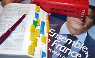 Le Code du travail et le programme d'Emmanuel Macron.