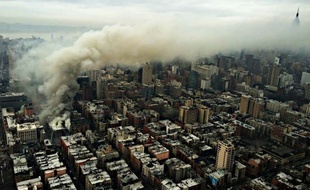 Un incendie dû au gaz a en partie détruit un immeuble de dans le quartier de East Village, à Manhattan, le 26 mars 2015.