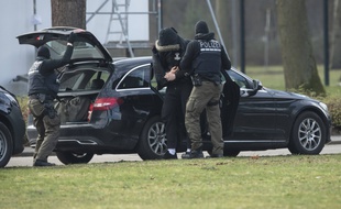 La police allemande a interpellé plusieurs individus suspectés d'appartenir à un groupuscule d'extrême droite projetant plusieurs attentats contre des mosquées du pays.