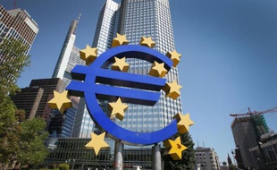 La Commission européenne a annoncé mardi à Strasbourg la formation d'un groupe d'experts pour évaluer les avantages et les risques d'une mutualisation partielle de la dette au sein de la zone euro