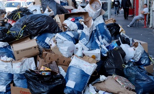 Les ordures s'entassent à Marseille.