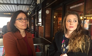 Carlyne (à droite), la fille de Patricia Bouchon, et sa tante, Sandra, la soeur de la victime.