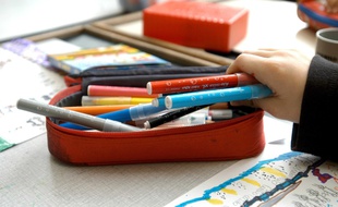 Illustration : trousse scolaire.
