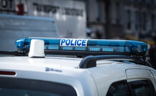 Illustration d'une voiture de police à Paris.