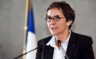La ministre française de la Jeunesse et des sports Valérie Fourneyron a annoncé qu'"aucun membre du gouvernement ne sera aux matches en Ukraine" pour l'Euro-2012, jeudi à Reims avant le match amical de préparation France-Serbie.