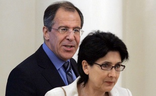 Salomé Zourabichvili, avec Sergey Lavrov, le ministre des Affaires étrangères russe à Moscou, le 30 mai 2005.