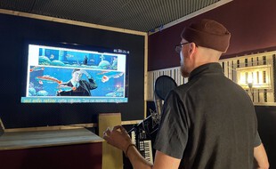 En séance d'enregistrement d'une BD audio au studio Anatole.