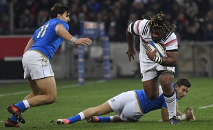 Bastareaud avec le XV de France contre l'Italie.