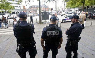 Des policiers à Lille le 14 juin 2016.