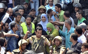 La police a évacué samedi tous les islamistes retranchés dans une mosquée du Caire, au cours d'une nouvelle opération violente avec des échanges de tirs nourris, au quatrième jour de heurts ayant fait plus de 750 morts en Egypte.
