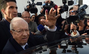Beji Caid Essebsi à la sortie du bureau de vote le 23 novembre 2014 à Tunis