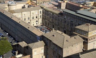Le Vatican a désigné vendredi un baron et industriel allemand, après une longue vacance de neuf mois à la tête de sa banque, sans doute la dernière nomination importante du pontificat, à 13 jours de la démission historique de Benoît XVI.