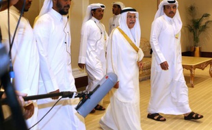 Le ministre saoudien du pétrole Ali al-Naimi (c) arrive à la réunion de l'OPEP à Doha, le 17 avril 2016