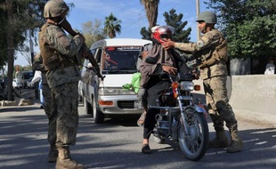 Des hommes armés ont pris d'assaut mercredi les bureaux du Comité international de la Croix-Rouge (CICR) à Jalababad, dans l'est de l'Afghanistan, causant la mort d'un garde chargé de la sécurité dans la deuxième attaque du genre en moins de 24 heures dans ce pays.