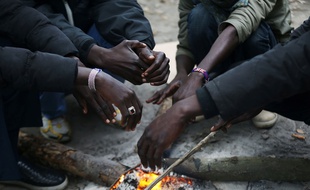Des migrants à Ouistreham, en octobre 2017 (Charly Triballeau).