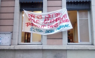 Les parents d'élèves occupaient l'école Lucie-Aubrac depuis vendredi soir.