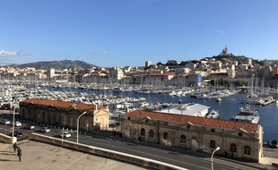 Le Vieux-Port de Marseille et la bonne mère.