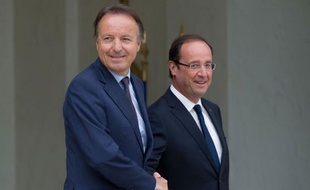 Le président du Sénat, Jean-Pierre Bel, a commenté mardi les proptestations de Marine Le Pen pour ne pas être reçue par François Hollande à l'Elysée, affirmant qu'il était difficile pour le chef de l'Etat de "satisfaire tout le monde".