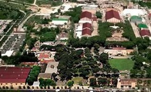 Plusieurs milliers de mètres carrés des mythiques studios de cinéma Cinecittà, à Rome, sont partis en fumée dans la nuit du 9 au 10 août 2007