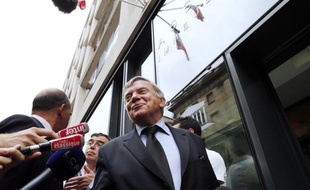 L'ancien ministre socialiste Jean Glavany estime mercredi qu'il est "trop tôt" pour remanier le gouvernement un an à peine après l'élection présidentielle, et ajoute qu'un aménagement sans changement de Premier ministre n'aurait "aucun sens aux yeux des Français".