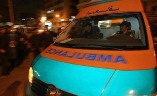 Trois personnes ont été tuées, dont une fillette de huit ans, et douze blessées par un tireur inconnu dimanche soir au Caire alors qu'elles venaient de sortir d'une église, ont annoncé les autorités égyptiennes.