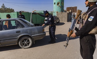 Un contrôle de police en Afghanistan le 16 janvier 2021.
