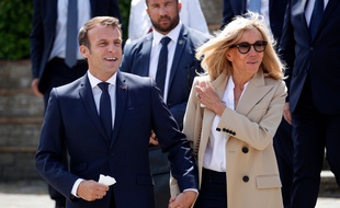 Emmanuel et Brigitte Macron après avoir voté au Touquet, lors du second tour des élections municipales, le 28 juin 2020.