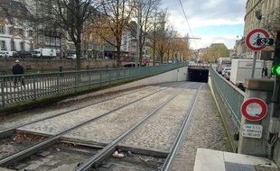L'entrée du tunnel quai Kléber, réservé uniquement aux trams. Strasbourg le 23 novembre 2017.