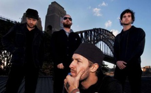 Le groupe Coldplay à Sydney, en 2006, avec Chris Martin en premier plan. Et s'ils plagient en plus la pose de U2 sur leurs pochettes d'album...