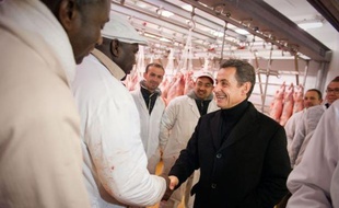 Le président-candidat Nicolas Sarkozy a estimé jeudi que "faire le lien" entre vote des étrangers aux élections locales et viande halal - comme l'a fait Claude Guéant - était "excessif", mais il a jugé que ne pas parler d'un risque de communautarisme, était "excessif aussi".