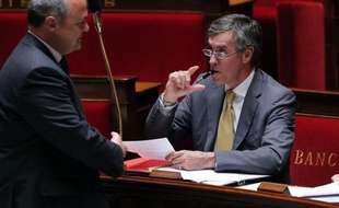 Feu vert donné de justesse par le Sénat sur le logement, rapide arbitrage de Bercy sur les "Pigeons" à quelques jours du marathon budgétaire à l'Assemblée...un mois après la rentrée parlementaire, il y a un certain flottement entre le gouvernement et sa majorité.