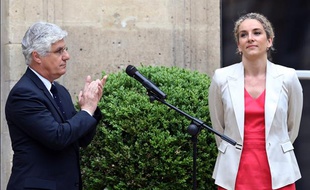 Delphine Batho et Philippe Martin lors de la passation de pouvoir au ministère de l'Ecologie, le 3 juillet 2013.