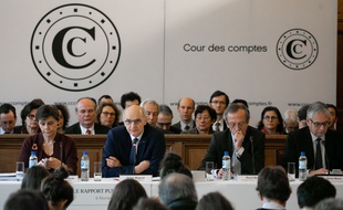 Didier Migaud (2e à g.) premier président de la Cour des comptes.
