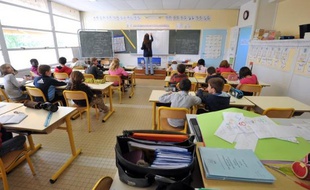 La rentrée scolaire devrait se faire finalement le 4 septembre comme prévu et non être avancée d'une journée comme l'avait suggéré Vincent Peillon afin de compenser un allongement des vacances de la Toussaint à l'automne, a-t-on appris mardi de source syndicale.