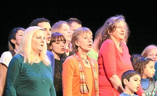 Les Chant'sans pap'Yé
lors de l'un de leurs concerts.