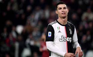 Ronaldo pas content d'avoir été remplacé lors de Juventus-Milan AC, le 10 novembre 2019.