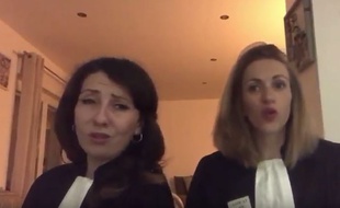 Deux avocates de Béthune parodie Dalida pour protester contre le projet de réforme de la justice.