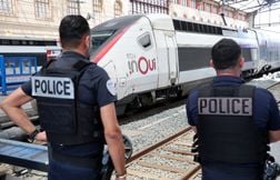 La police retrouve un voleur dans un TGV grâce à un tatouage et une photo